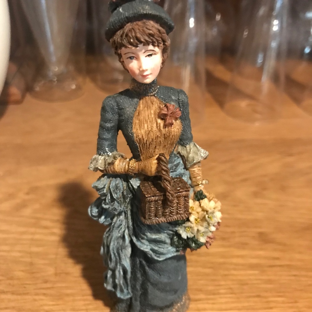 Vintage Victorian Sweetheart’s Giftcraft Figurine:  SARAH